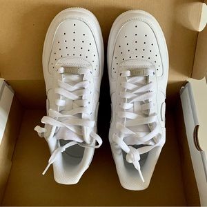 NIKE AIR FORCE 1 '07 WHITE - NWT